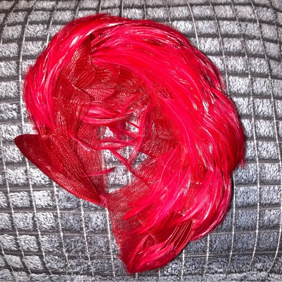 VTG Fascinator Deep Vibrant Red Burlesque Mesh & Feather Tea Derby Gala Wedding - Picture 3 of 7
